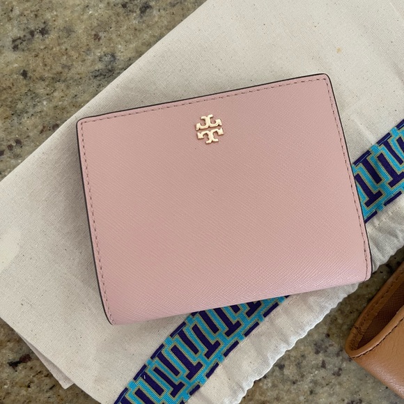 New Tory Burch Emerson 💘 wallet - Picture 7 of 7